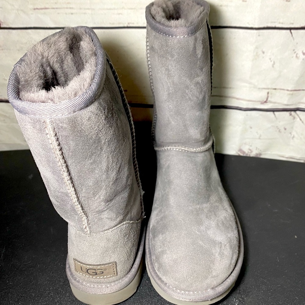 UGG | Short Classic ll
